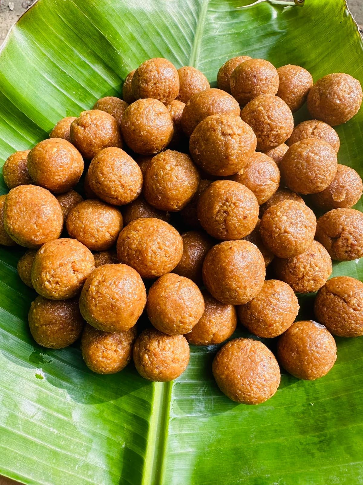 নারিকেল নাড়ু খাঁটি নারকেল থেকে তৈরি নারকেল নাড়ু - Image 1